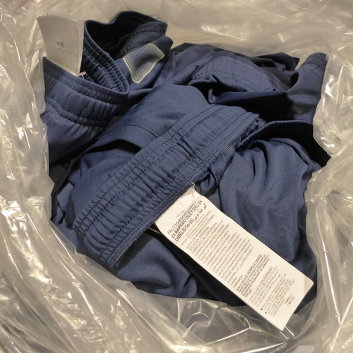 3195 - Bag of men's navy loose fit Under Armour shorts, size XXL (approx. 6 pairs)  * this lot is subject t... 