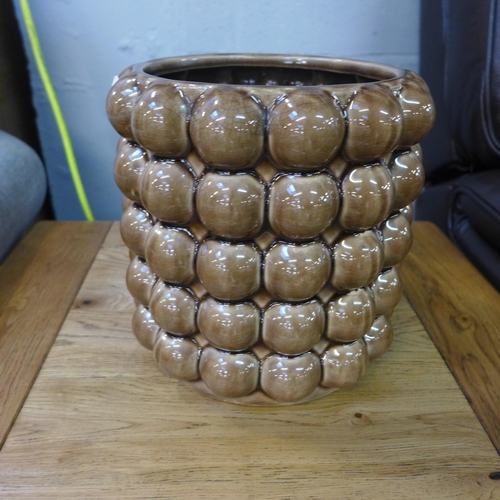 1413 - A large caramel bubble vase, H 20cms (2234715)   #