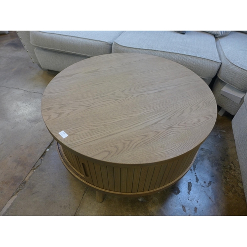 1438 - An oak circular tambour coffee table