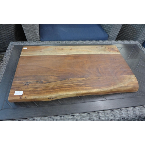 1442 - A large hardwood chopping board
