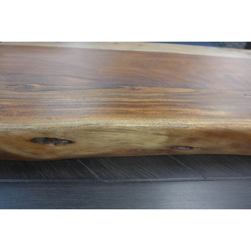 1442 - A large hardwood chopping board