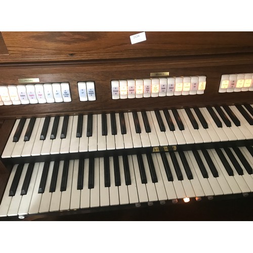 2134 - Viscount Jubileum 235 mid oak electronic full organ with 32 note concave pedal board. Powered on and... 