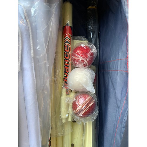 2065 - 6 Unused cricket sets in bags