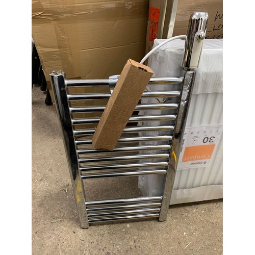 2118 - 700 x 500mm triple section radiator plus towel rail