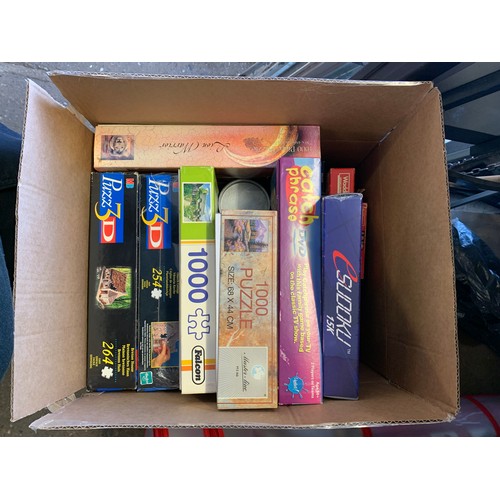 2169 - Approx 25 board games and jigsaw puzzles, Tetris, Space Invaders, Dominoes, Uno, etc