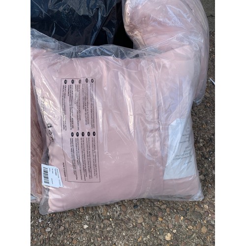 2175 - Six sealed home cushions in pink