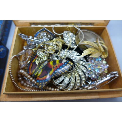 625 - Two boxes of costume jewellery