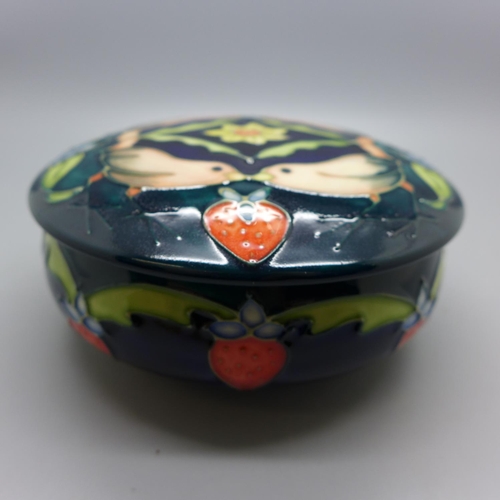 636 - A Moorcroft Strawberry Thief lidded pot, boxed