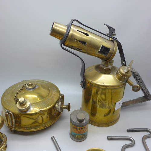 650 - A Primus brass blow torch and Primus stove