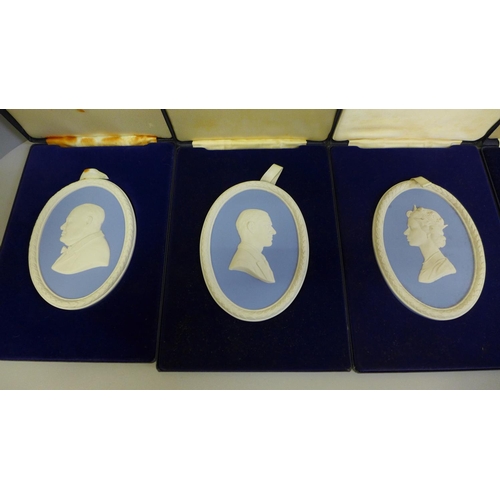 689 - Six Wedgwood Jasperware portrait medallions, Winston Churchill , Margaret Thatcher, Prince  Charles,... 