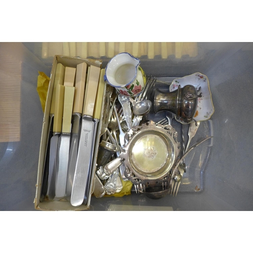 727 - A collection of plated flatware, a cased set of fish knives and forks, etc.