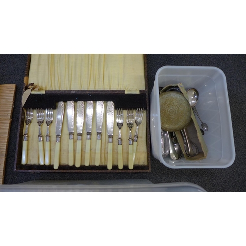 727 - A collection of plated flatware, a cased set of fish knives and forks, etc.