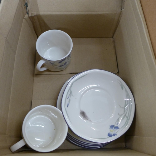 761 - Royal Doulton Minerva tea wares and Royal Doulton Rondelay plates and bowls **PLEASE NOTE THIS LOT I... 