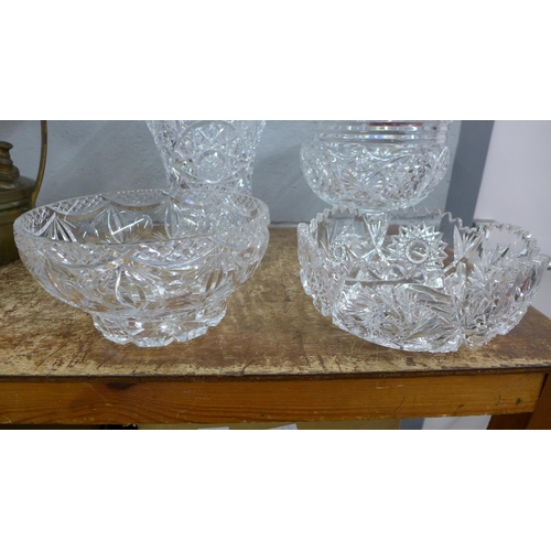 794 - A collection of crystal; heavy vase, pedestal bowl and two fruit bowls **PLEASE NOTE THIS LOT IS NOT... 