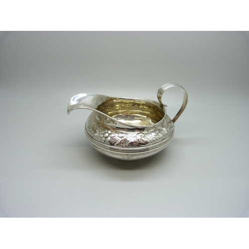 811 - A George IV silver jug, London 1825, 156g