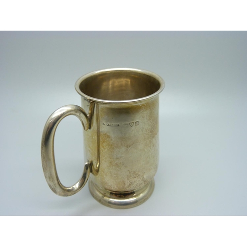 812 - A silver mug, Chester 1931, 67g