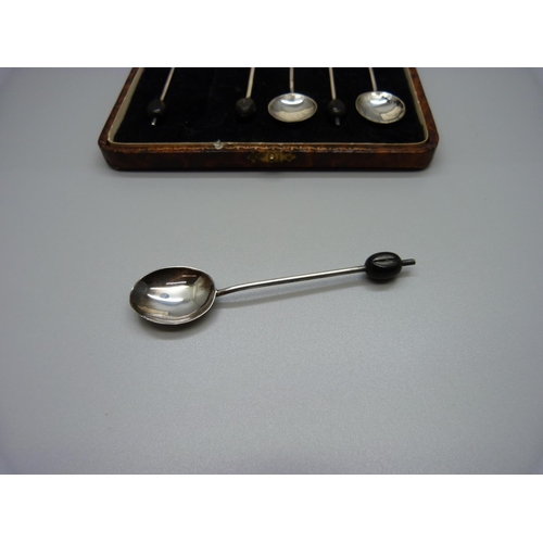 814 - Six silver coffee bean spoons, 5 plus 1 with yellow enamel back, 37g