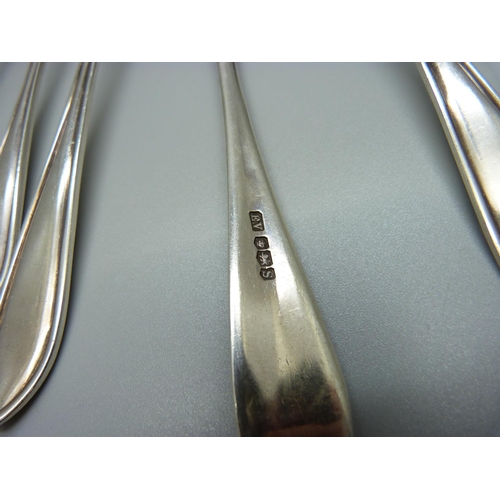 819 - Eleven silver forks, 476g, (5+6)