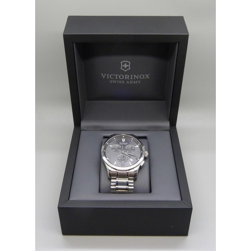 844 - A Victorinox Swiss Army wristwatch, boxed