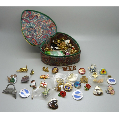 859 - A collection of pin badges, etc.