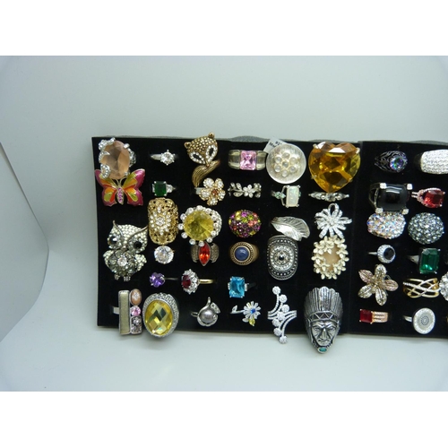 868 - A collection of costume rings, (67)