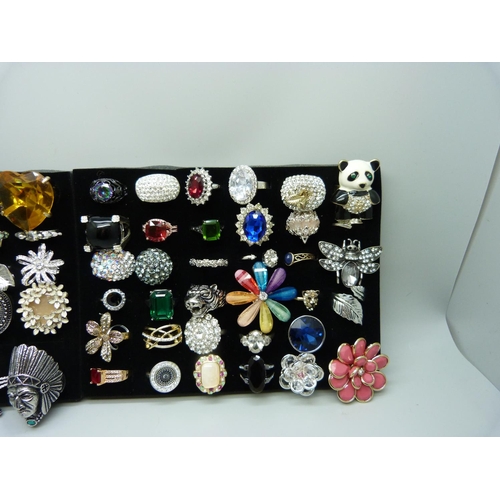 868 - A collection of costume rings, (67)