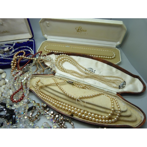 889 - Vintage necklaces including pearls