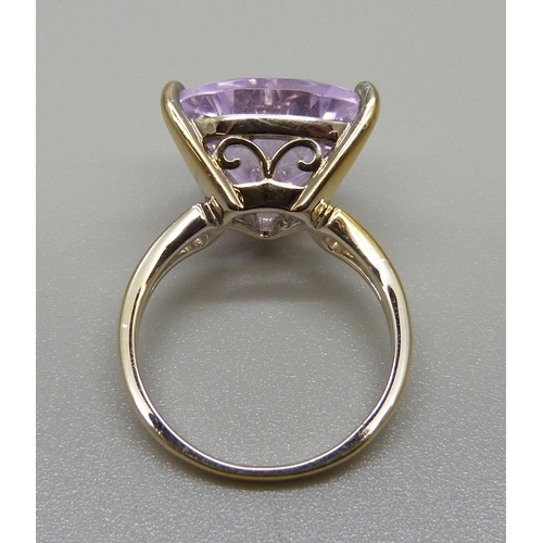 899 - A silver gilt Rose de France amethyst ring, with certificate, Q