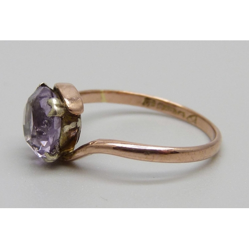 901 - A 9ct rose gold amethyst solitaire ring, Chester 1921, 1.4g, K