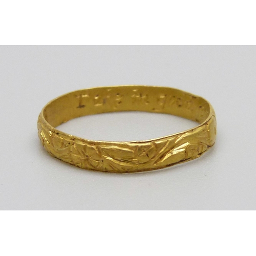 913 - A 17th Century posy ring, inner shank bears inscription, (tests as high carat gold), 1.6g, M