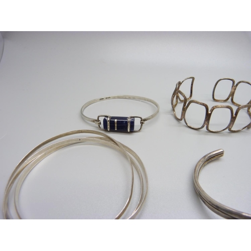 914 - Six silver bangles, 85g