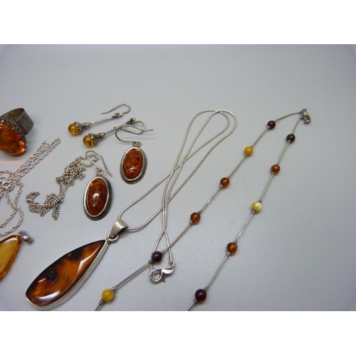 920 - Silver and amber jewllery