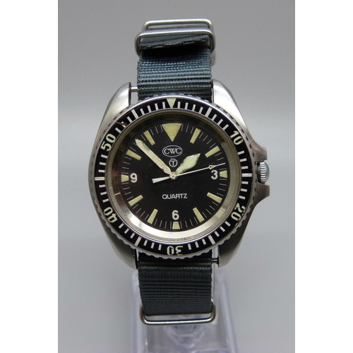 923 - A CWC quartz diver's wristwatch, 955 114 calibre, case back stamped 1017.175/86