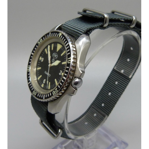 923 - A CWC quartz diver's wristwatch, 955 114 calibre, case back stamped 1017.175/86