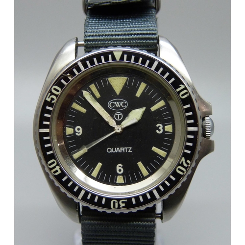 923 - A CWC quartz diver's wristwatch, 955 114 calibre, case back stamped 1017.175/86