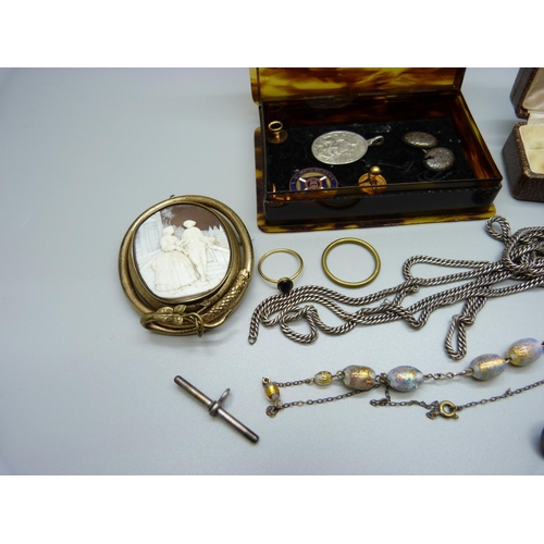 924 - A cameo brooch, a silver T-bar, etc.