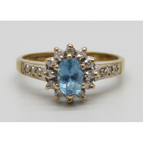 927 - A 9ct gold, aquamarine and sixteen stone diamond cluster ring, 2.4g, N