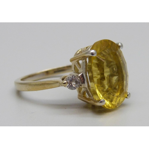 929 - A silver gilt, yellow and white stone ring, N