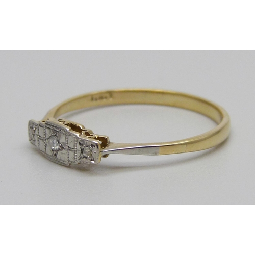 930 - An 18ct gold, Art Deco three stone diamond ring, 2.3g, U