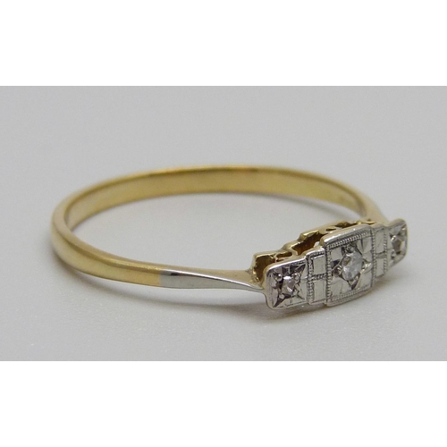 930 - An 18ct gold, Art Deco three stone diamond ring, 2.3g, U