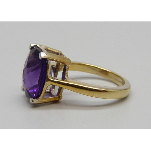 938 - A silver gilt chequer board cut amethyst ring, N