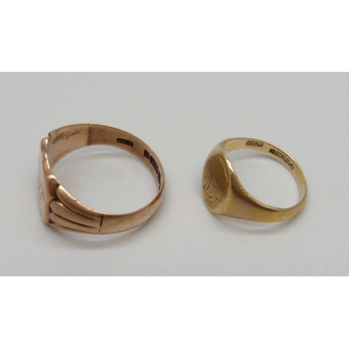 943 - Two 9ct gold signet rings, 5.3g, T and 2.5g, K