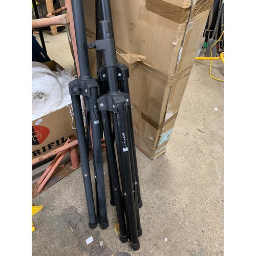 2370 - QTX Sound PA speaker stands