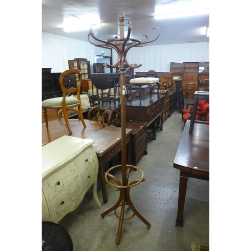 133 - A beech bentwood coat stand