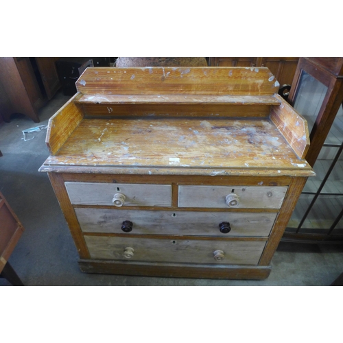 155 - A Victorian scumbled pine washstand