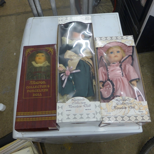 2061 - Box of approx. 15 boxed porcelain head dolls