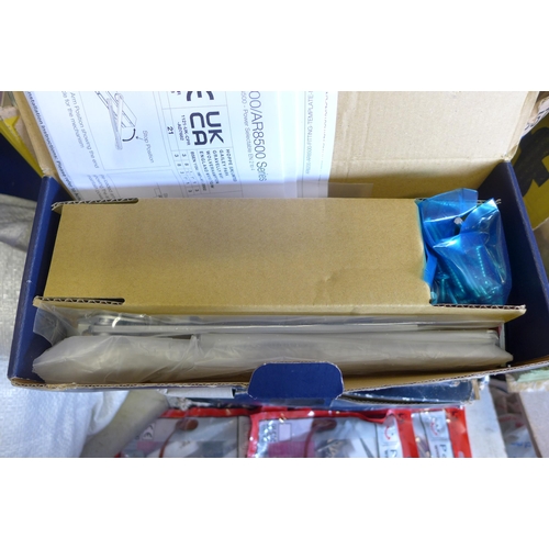 2152 - 5 boxed unused Arrone door closers RRP £60 each, plus 4 unused window kid locks