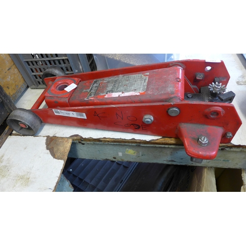 2162 - Clarke strong arm 3 tonne garage trolley jack