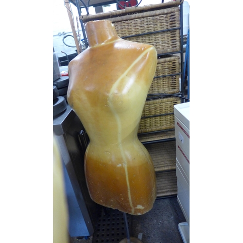 2343 - Two tailor's dummies/female mannequins on stands