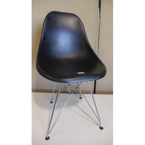 3024 - Black plastic/metal Eames Style chair